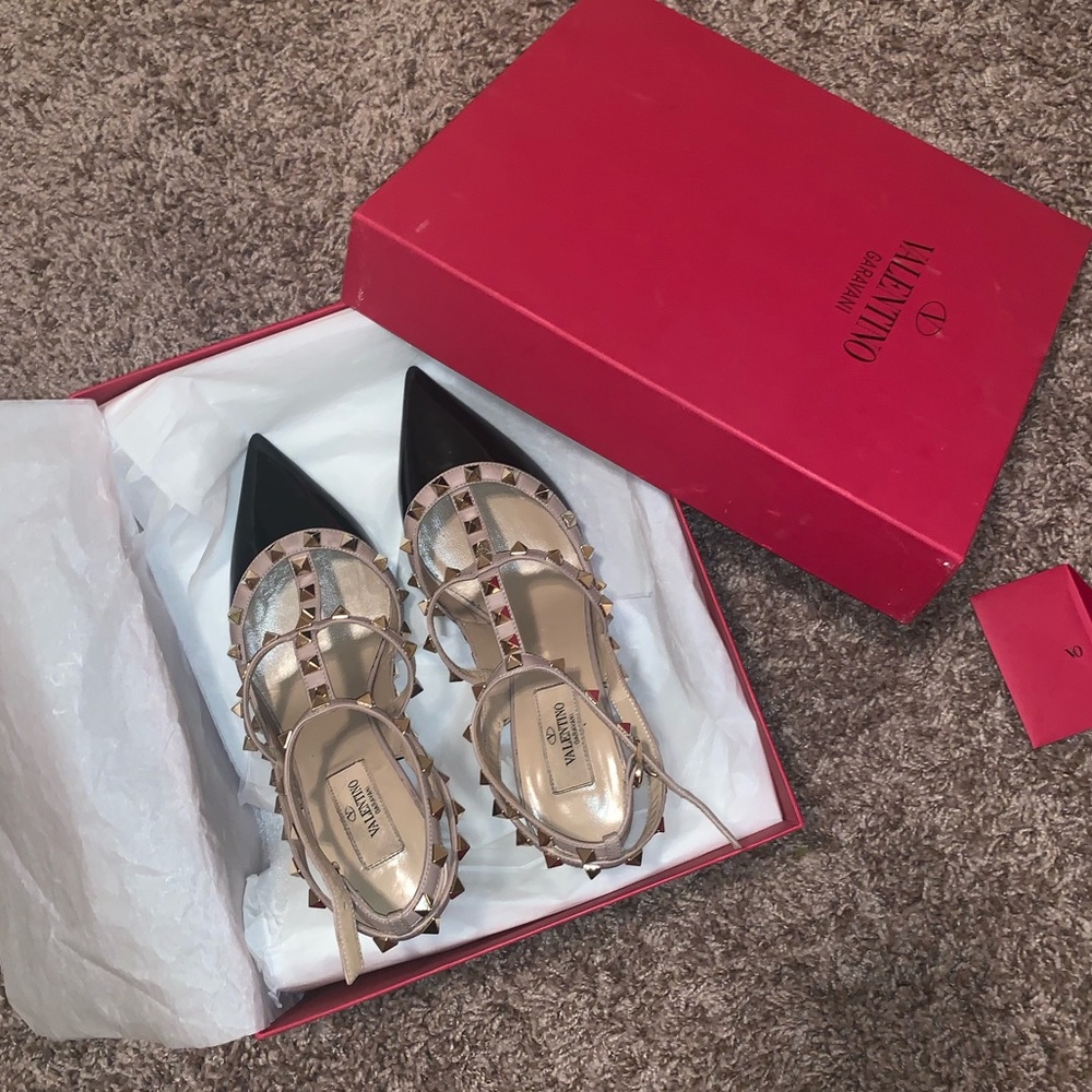 Valentino black and tan Rockstud leather shoes